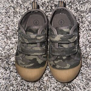 Cat & Jack Toddler Parker Sneakers Camo Velcro Straps Size 8 Great Condition